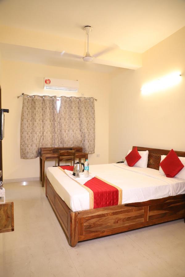 Hotel The York Noida Exteriör bild